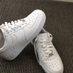 Like new Nike Air Force ones low top size 8 1/2